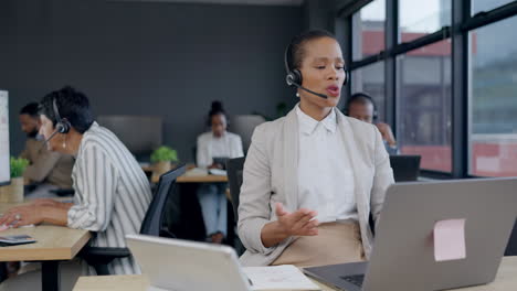 Callcenter,-Berater-Im-Büro