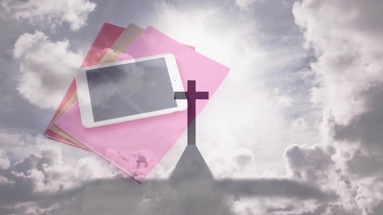 Silhouette di croce che appare gradualmente e innesca raggi di sole, lenzuola pastello e tablet che scorrono indietro rivelando il cielo.