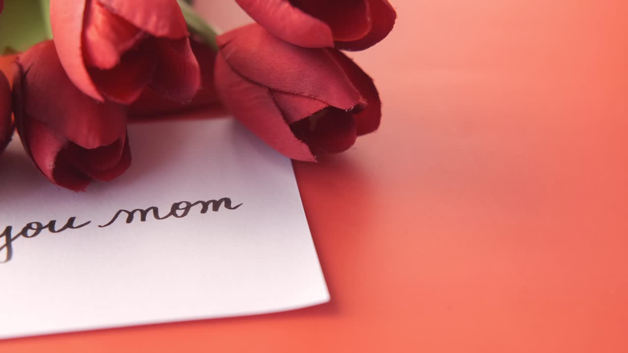 Ti voglio bene Mamma - Bouquet di tulipani rossi