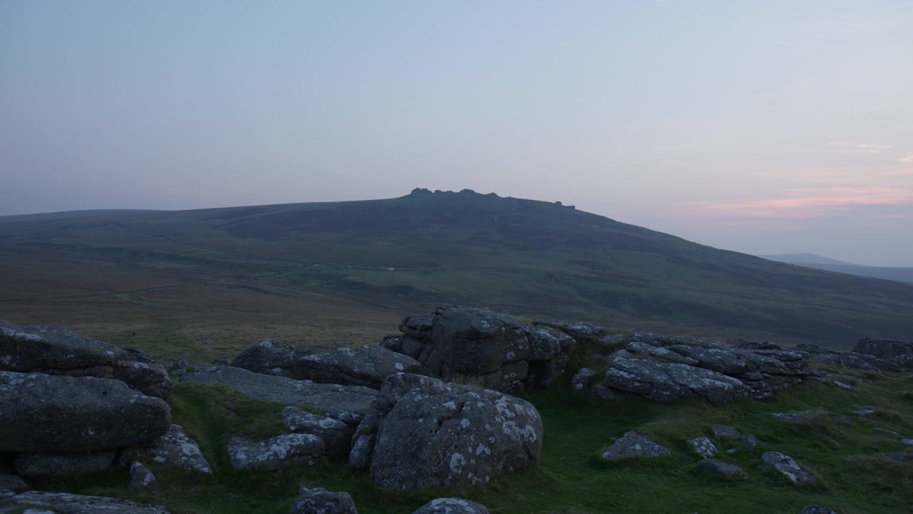 Geologiske naturseværdigheder i Dartmoor Nationalpark, Devon, England, Storbritannien. Statisk optagelse