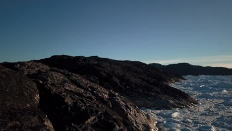 Vista-Aérea-Del-Impresionante-Fiordo-De-Hielo-Que-Rodea-Ilulissat,-Groenlandia