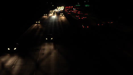 Cars-speeding-through-the-freeway-at-night