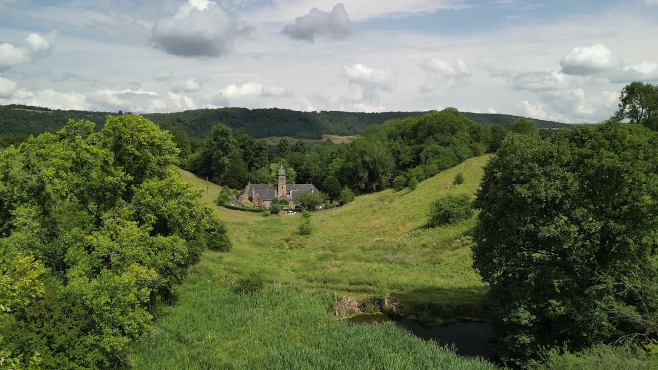 Smukt hjem i Bakewell - droneindflyvning, Peak District, Derbyshire, Storbritannien
