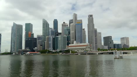 singapur rascacielos edificios marina bay rifa avenida merlion puente jubileo día nublado