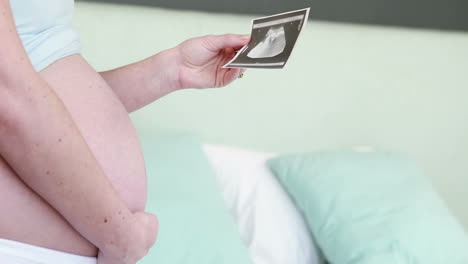 pregnant woman looking at sonogram