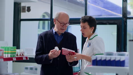 el cardiólogo ofrece asesoramiento médico