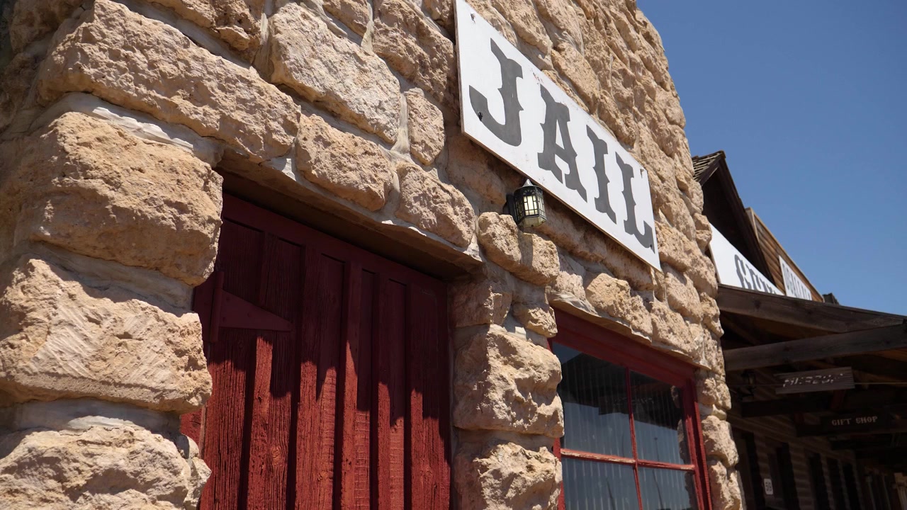 Rustik Eski Batı Sınır Sokak Hapishanesi Girişi, Ogallala, Nebraska.