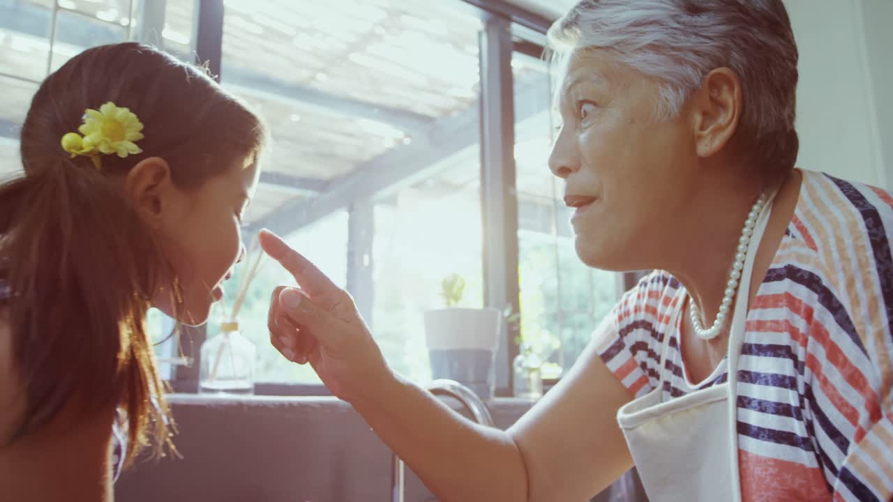 주방 에 있는 가족 의 세탁 도구 4k