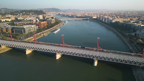 Cinematic-Establishing-Shot-of-Budapest,-Hungary-Above-Danube-River-and-Rákóczi-Bridge