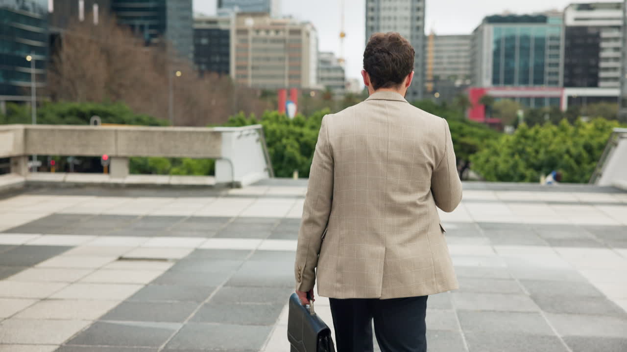 도시 를  ⁇ 고 있는 사업가