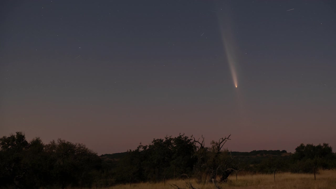 Comet C 2023 A3 (Tsuchinshan-ATLAS) Timelapse in the Texas Hill Country at sunset, 2024