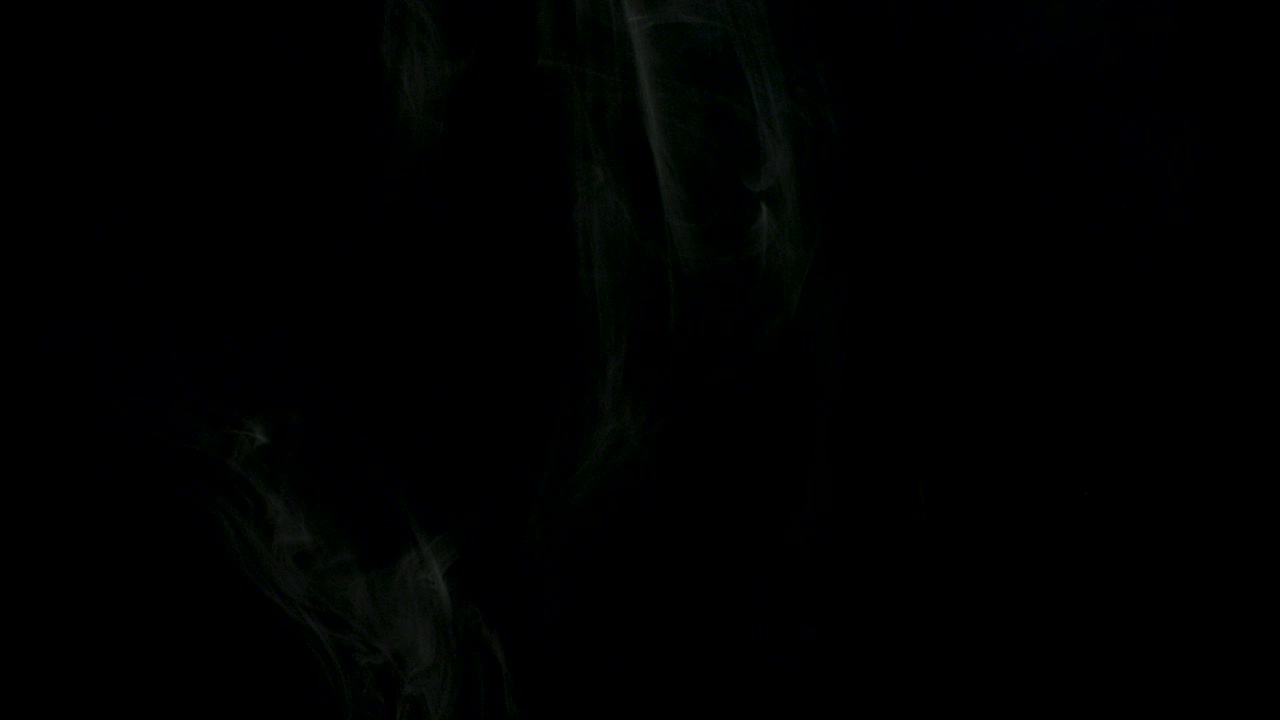 абстрактные узоры дыма на черном фоне