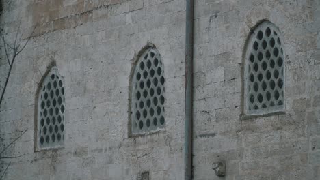 silvan ulu mosque windows, historic selahaddin eyyubi mosque, diyarbakir, turkey