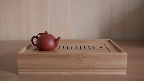 juego de té gong fu cha - bandeja de bambú, tetera de arcilla, filtro, jarra de porcelana