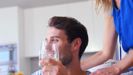 Couple-sharing-glasses-of-wine