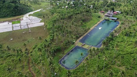 Siargao-Wake-Park-Mit-Künstlichem-Wakeboard-See-Inmitten-üppiger-Tropischer-Vegetation