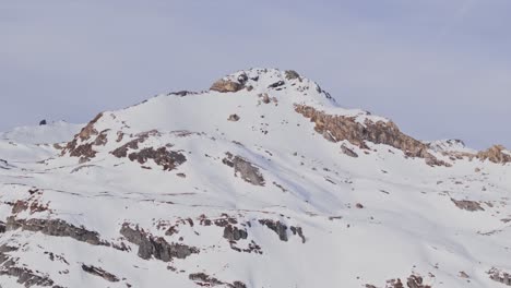 Paisaje-Invernal-Paradisíaco-Entre-Los-Picos