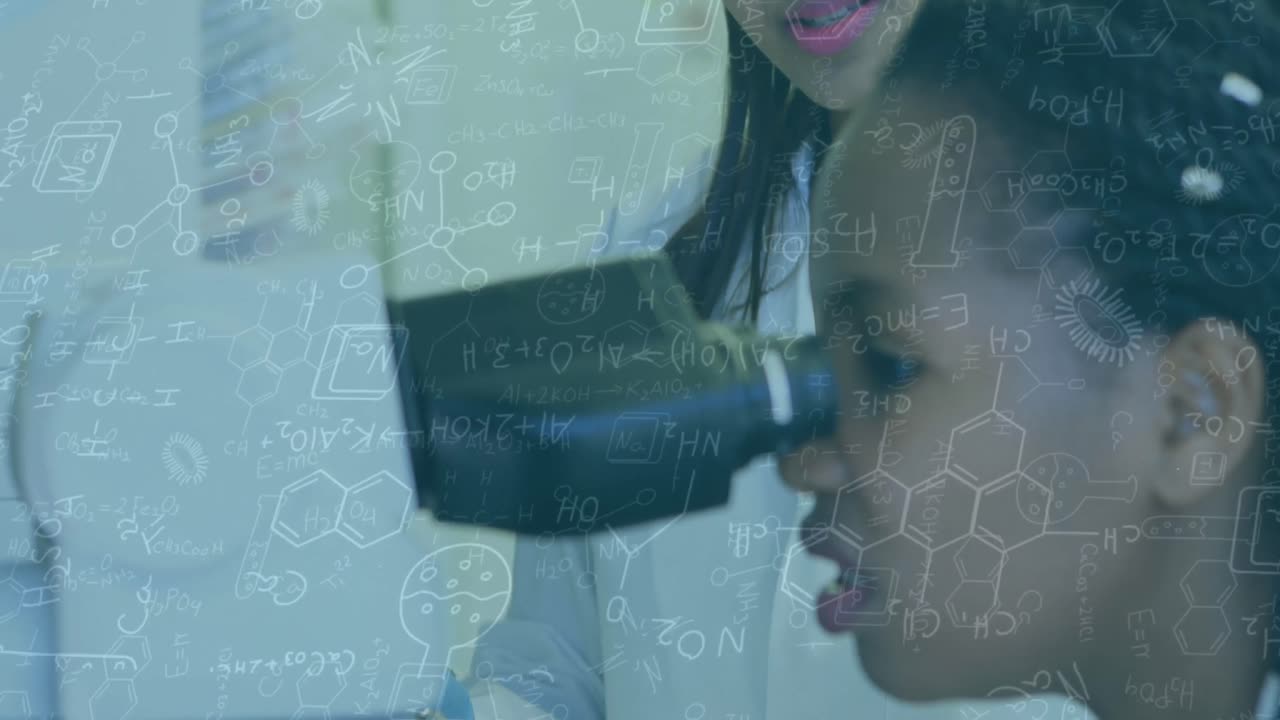 현미경을 사용하여 여성에 대한 화학 데이터와 그림의 애니메이션