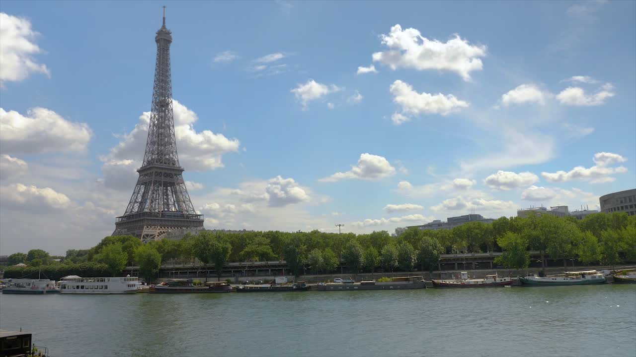 Timelapse of the Eiffel Tower