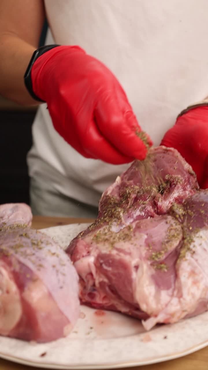 Menyiapkan Kalkun untuk Dimasak