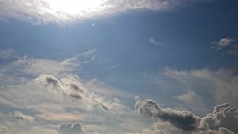 tiro panorámico de lapso de tiempo de nubes rodantes