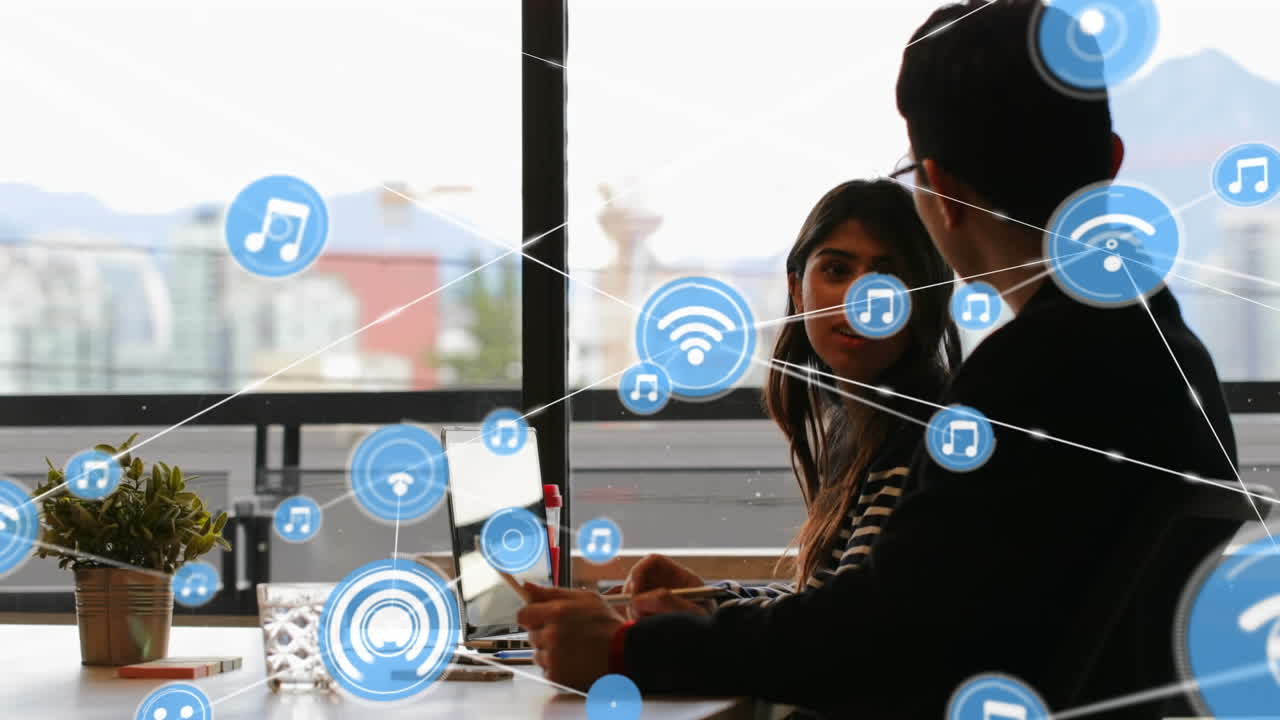 animación de la red de conexiones con iconos sobre diversas personas de negocios en la oficina