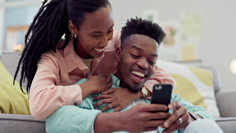 Amor,-Sonrisa-O-Pareja-Negra-Con-Un-Smartphone.