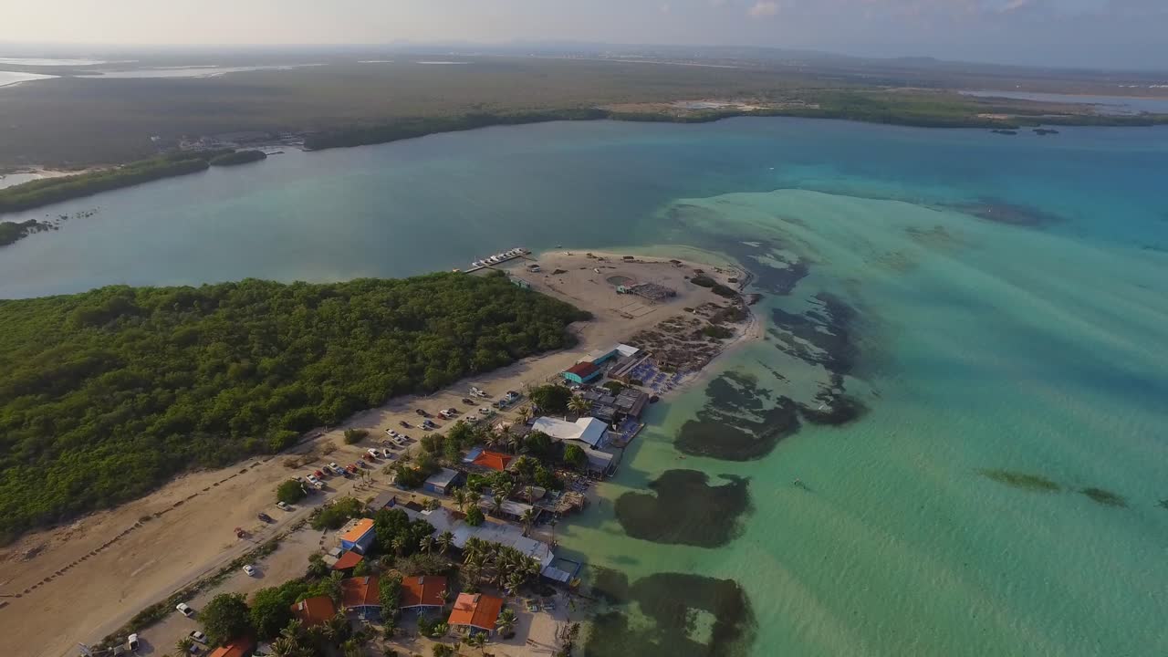 la laguna y los manglares de lac bay en bonaire, antillas holandesas