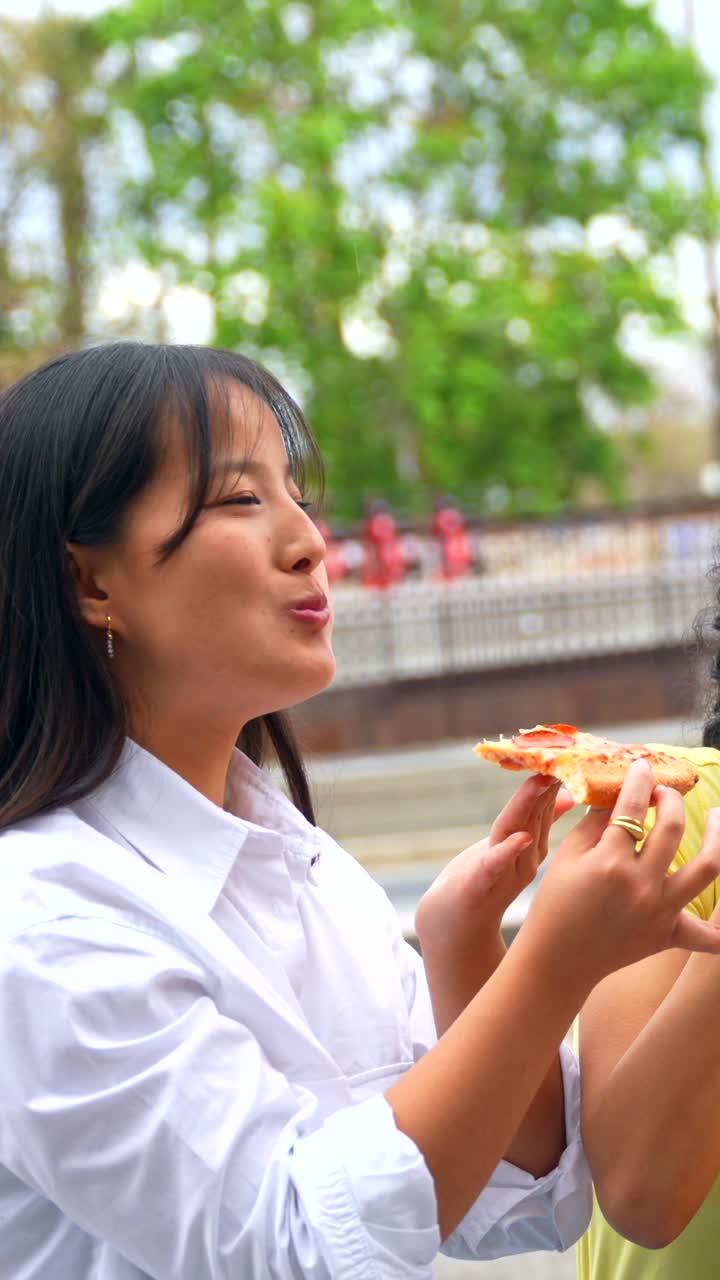 Women eating pizza