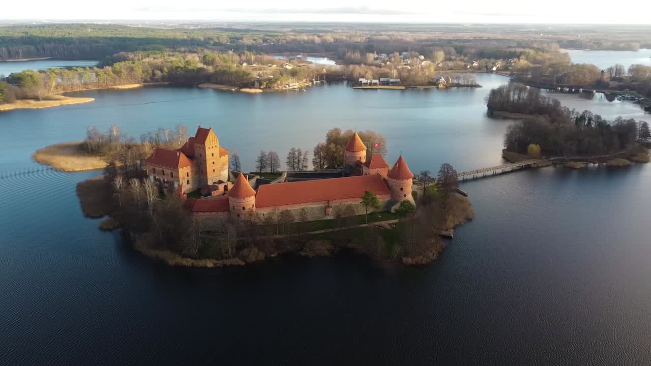 castillo de trakai castillo medieval de la isla gótica, ubicado en el lago galve