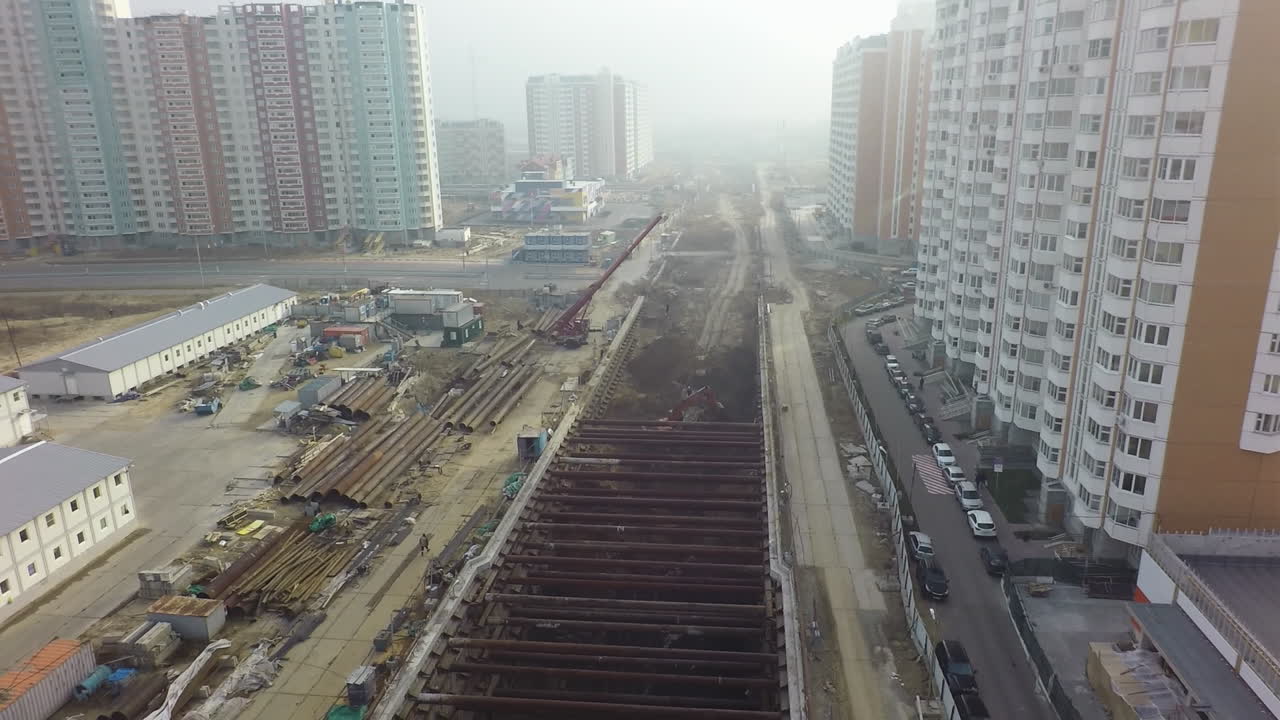 volando sobre una estación subterránea en construcción en moscú, rusia