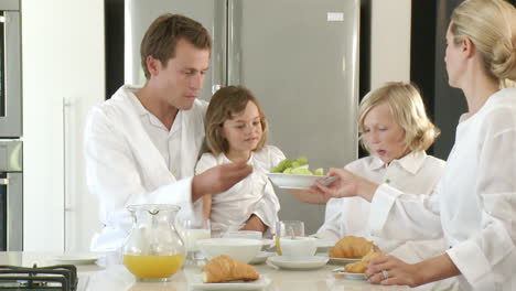 Happy-Father-and-daughter-having-breakfast