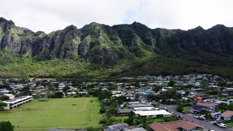 Das-Kuli&#39;ou&#39;ou-Waldreservat-Thront-Hoch-über-Den-Vierteln-Von-Oahu