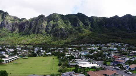 la reserva forestal de kuli‘ou‘ou que se encuentra en lo alto de los barrios de oahu