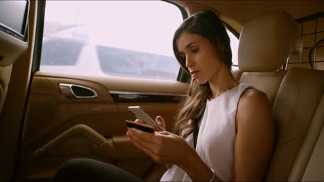 ¿no tienes dinero para el taxi?