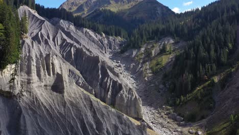 Asombroso-Paisaje-En-Los-Alpes-Suizos-Extraño-Paisaje-En-El