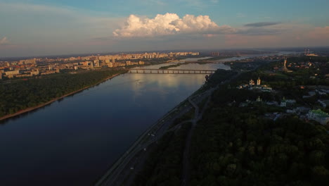 Vista-Aérea-Del-Panorama-De-La-Ciudad