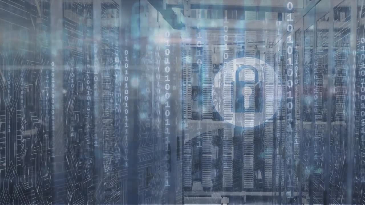 animación del icono del candado con procesamiento de datos sobre la sala del servidor