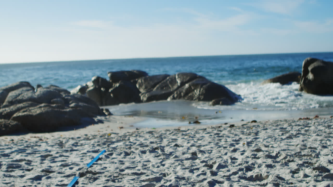 여자 배구 선수가 배구 4k를 치고 있습니다.