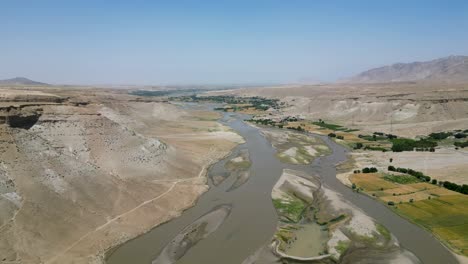 la belleza panorámica del río panjshir en kapisa