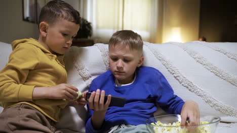 niños viendo videos