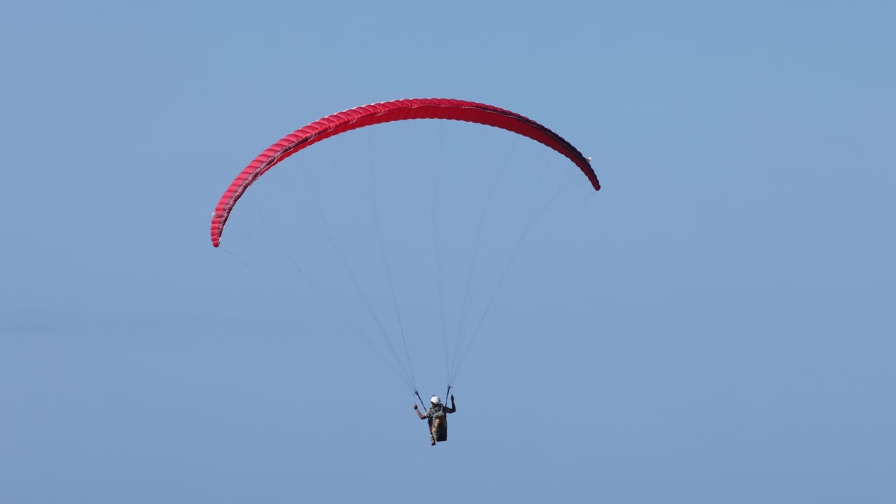 Paraglider descending over ocean in Nambucca Heads