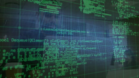 animazione dell'elaborazione dei dati digitali su un uomo biraciale utilizzando un portatile e uno sfondo a griglia