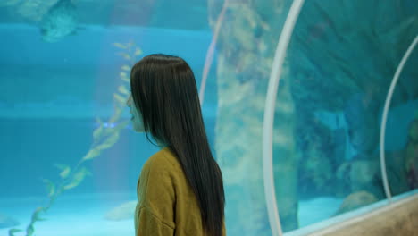 woman visiting the aquarium