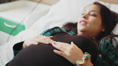 pregnant woman in labor