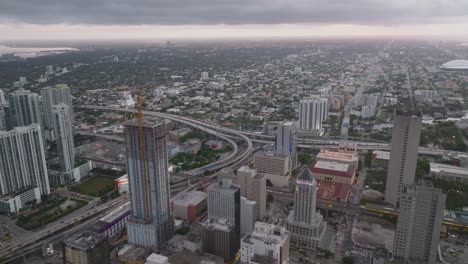 rascacielos modernos en el centro de la ciudad