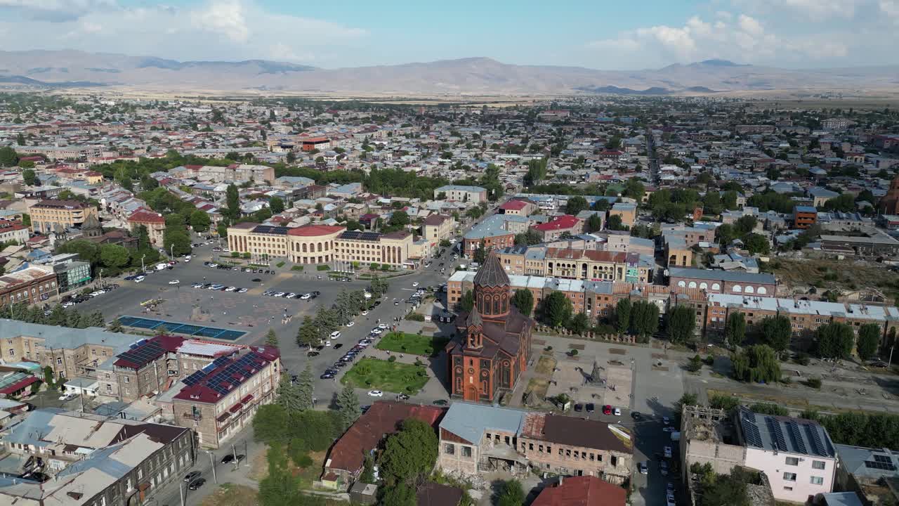 sobrevuelo de gyumri armenia que muestra la plaza de vardanants y la iglesia santa