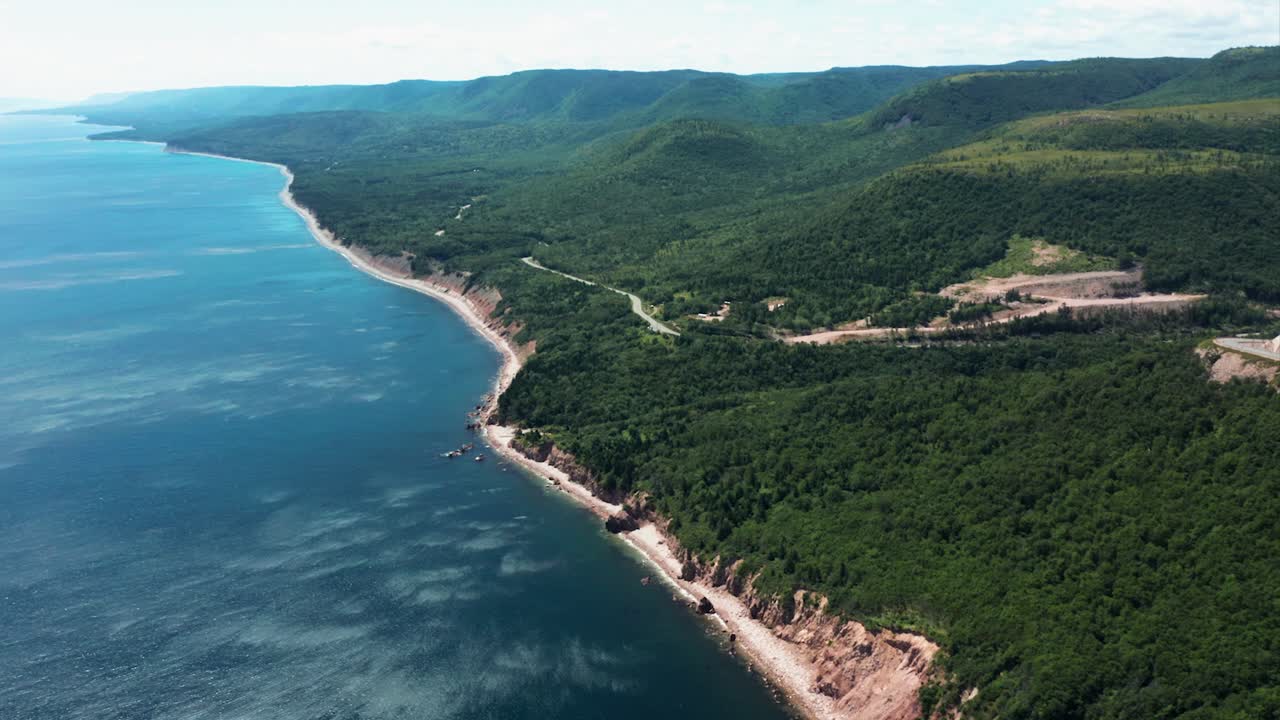 cabot trail, nueva escocia - clip de drones de la costa