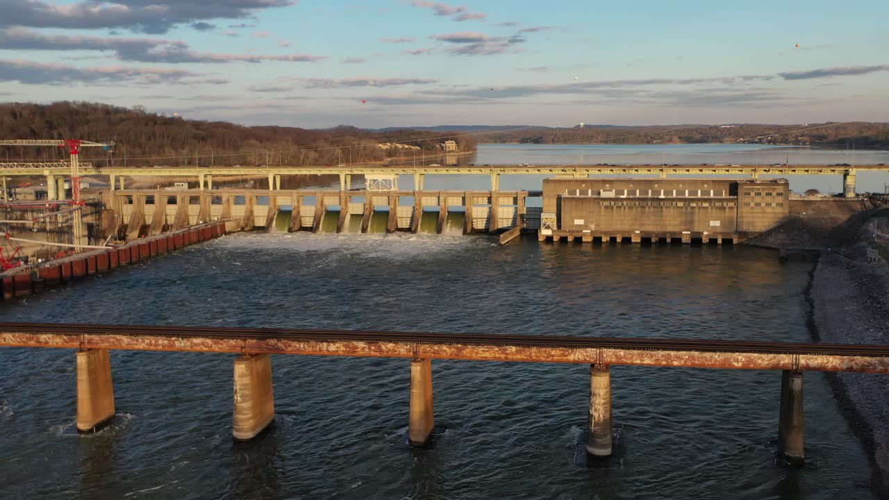 Stunning 4K drone footage of Chickamauga Dam, showcasing its structure, the Tennessee River, and scenic beauty. Perfect for infrastructure, travel, or history projects