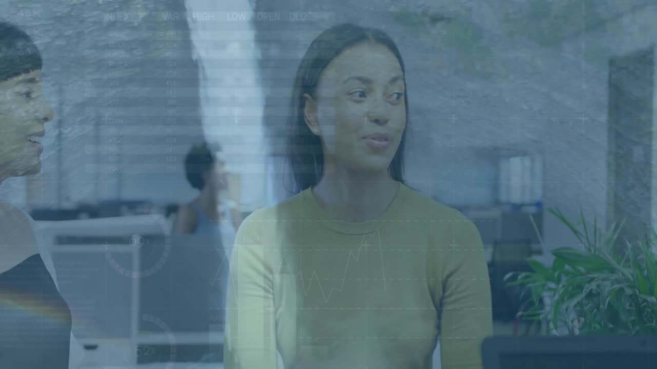 animación del texto del día de la independencia sobre un grupo diverso de personas mayores composición digital